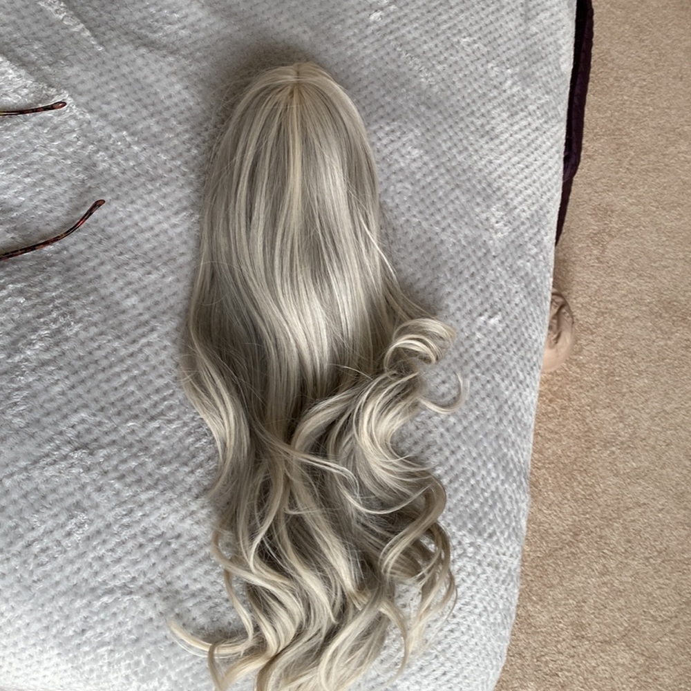 Beautiful Ash Blonde Wig - Picture 10 of 13